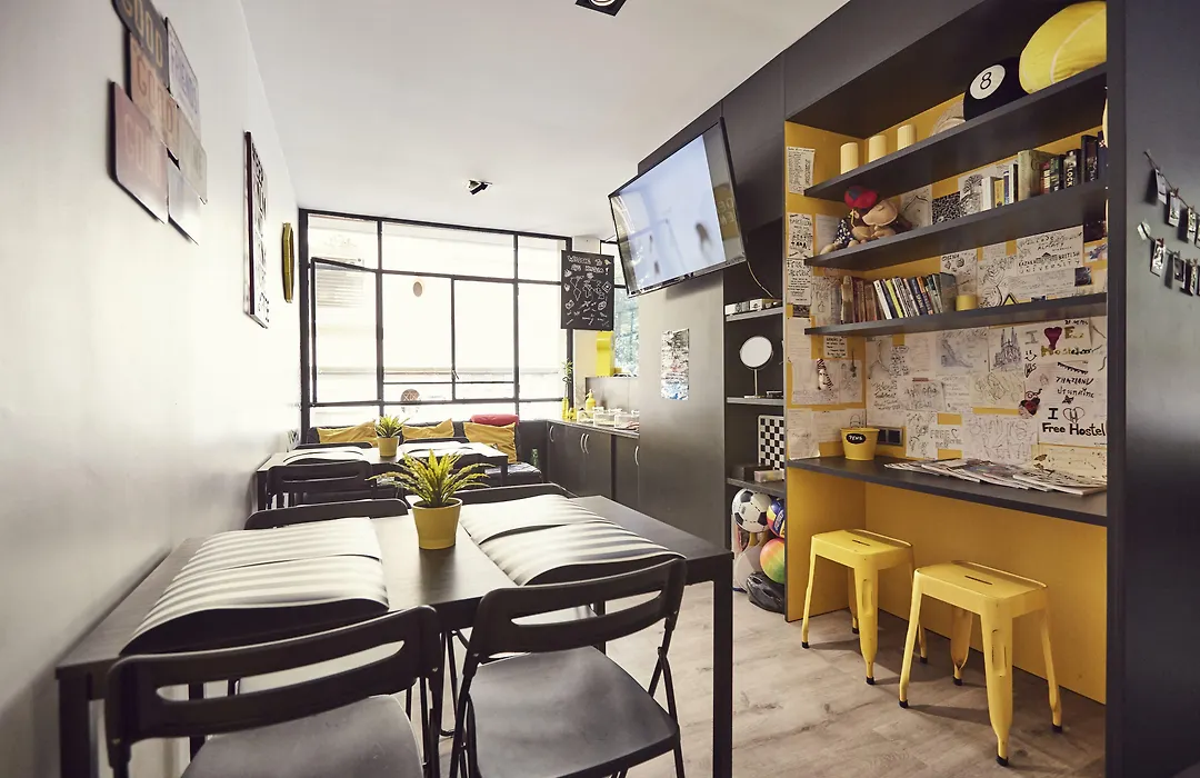 Free Hostels Barcelona-1